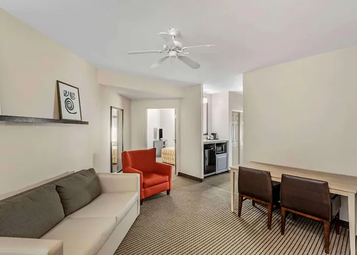 Country & By Radisson, Elk Grove Village-itasca Hotel Elk Grove Village