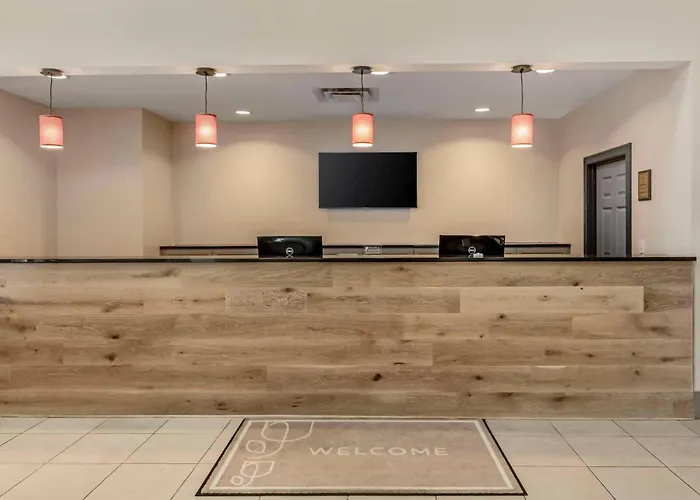 Hotel Country & By Radisson, Elk Grove Village-itasca