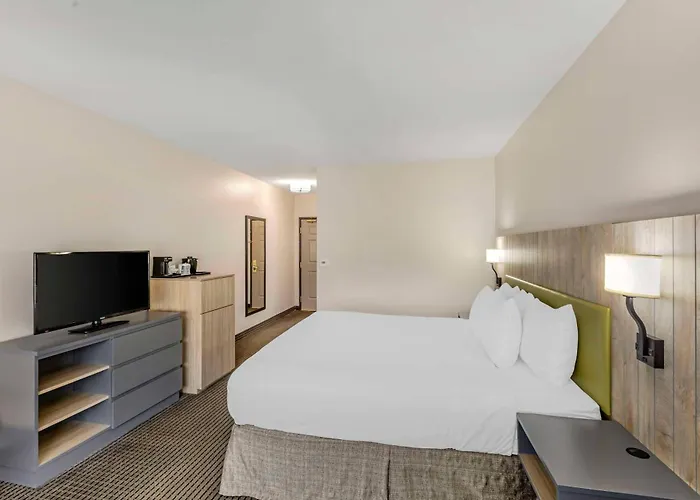 Hotel Country & By Radisson, Elk Grove Village-itasca