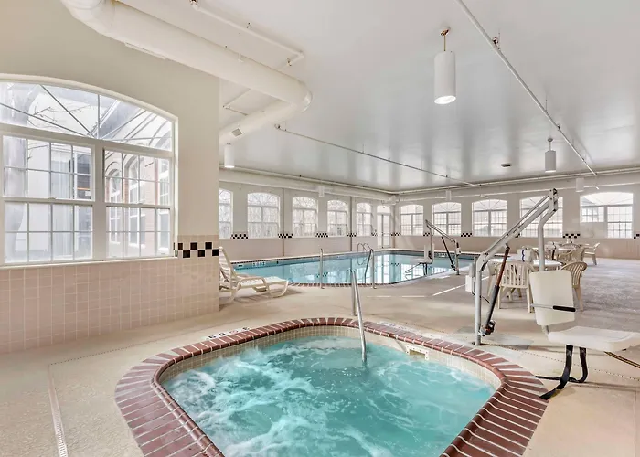 Hotel Country & By Radisson, Elk Grove Village-itasca 4*